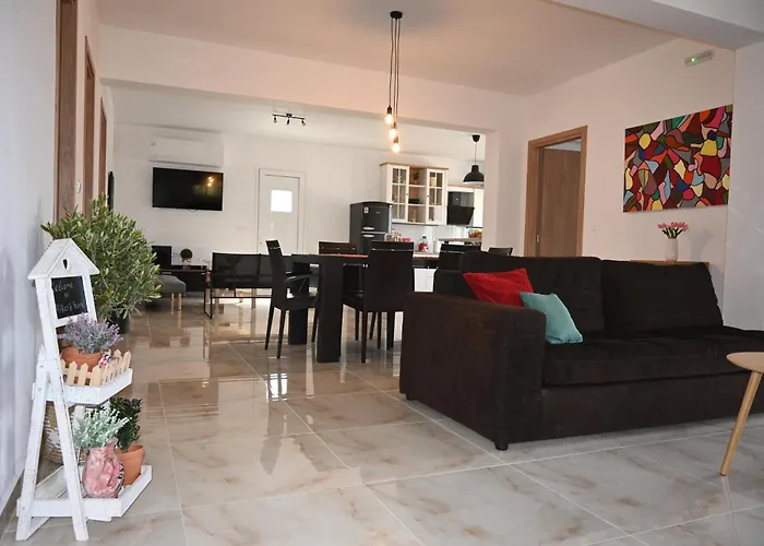 Mika's B Luxury House Near Faliraki Apartman *