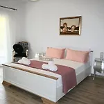 Mika's B Luxury House Near Faliraki شقة Kalithies
